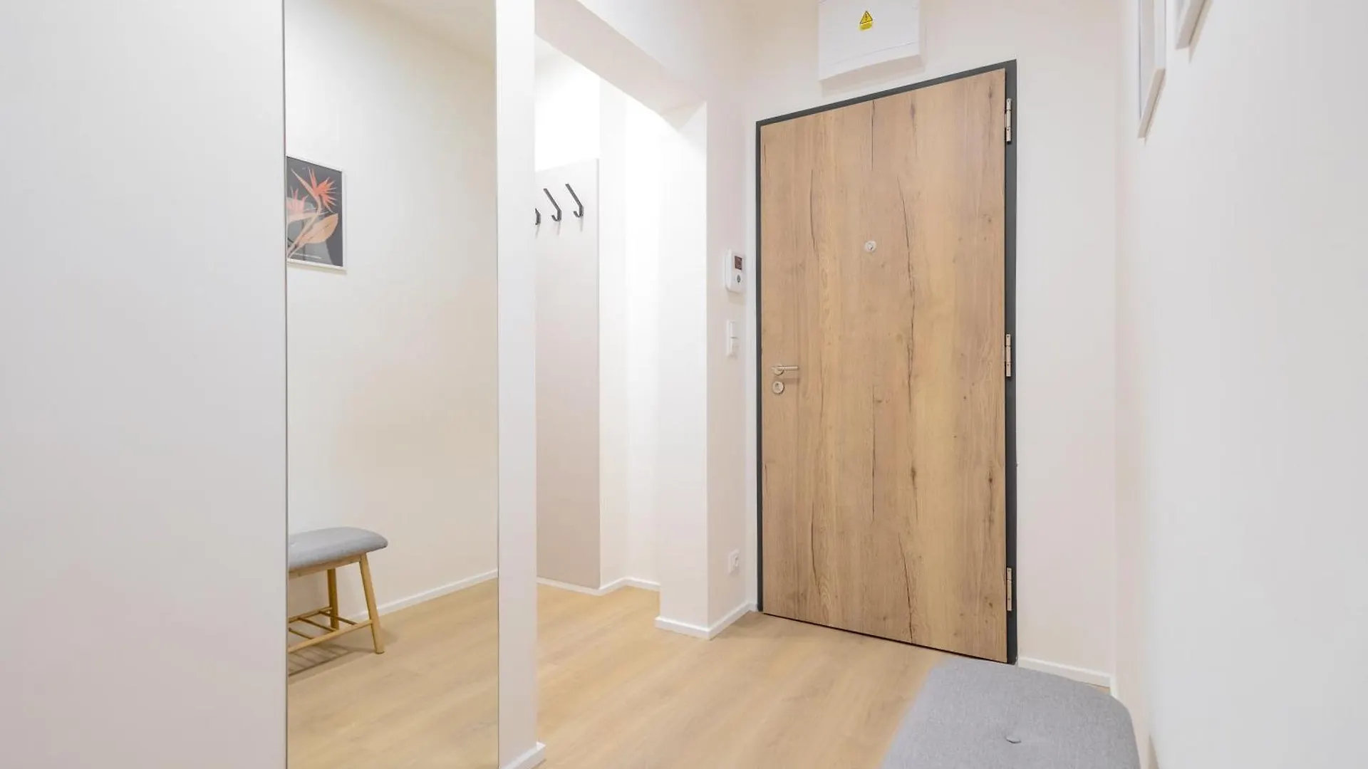 Apartament Bright 2Br - 8Th Floor, Balcony, Free Parking - By Gravity Praga