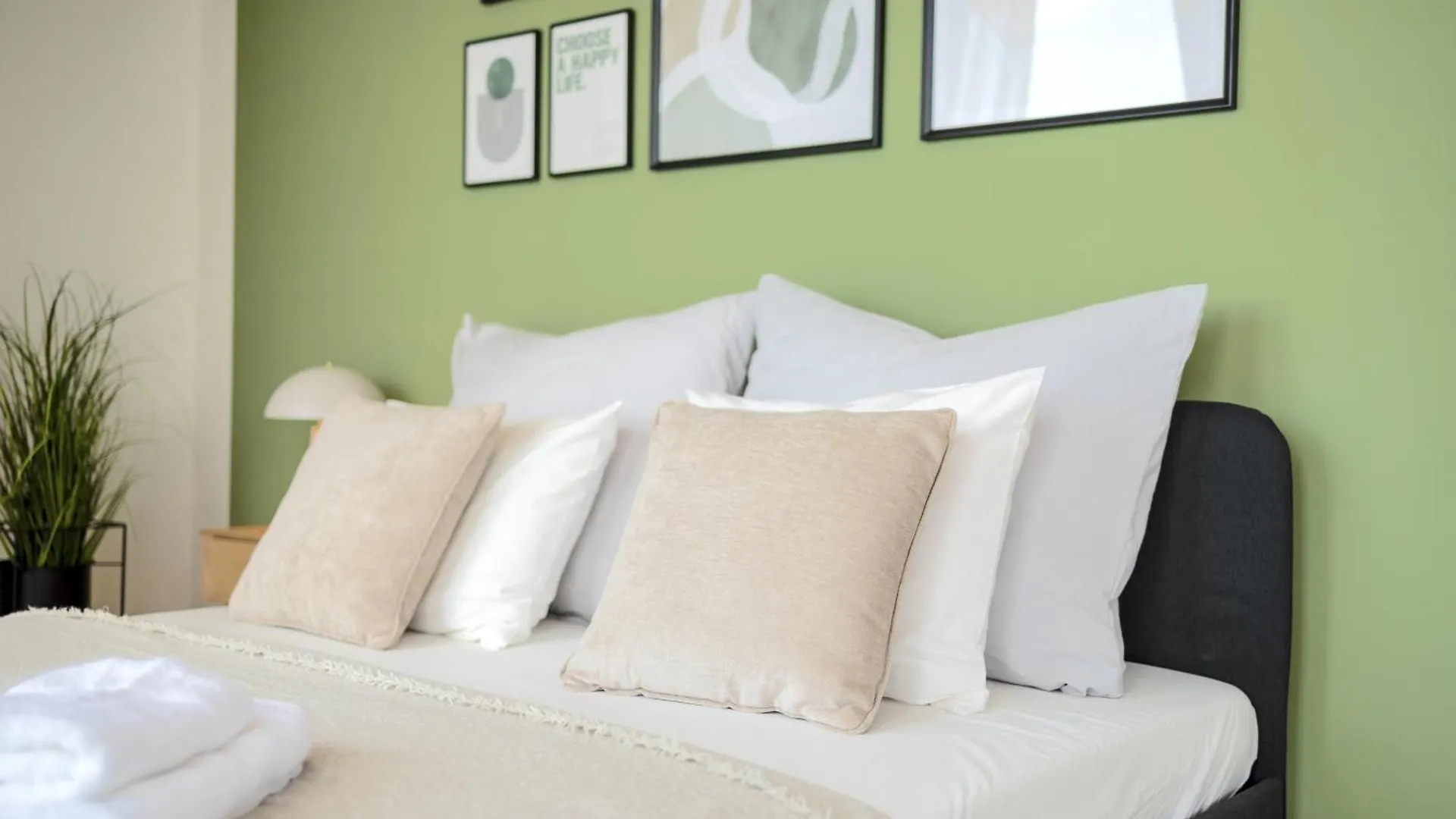 Apartament Bright 2Br - 8Th Floor, Balcony, Free Parking - By Gravity Praga