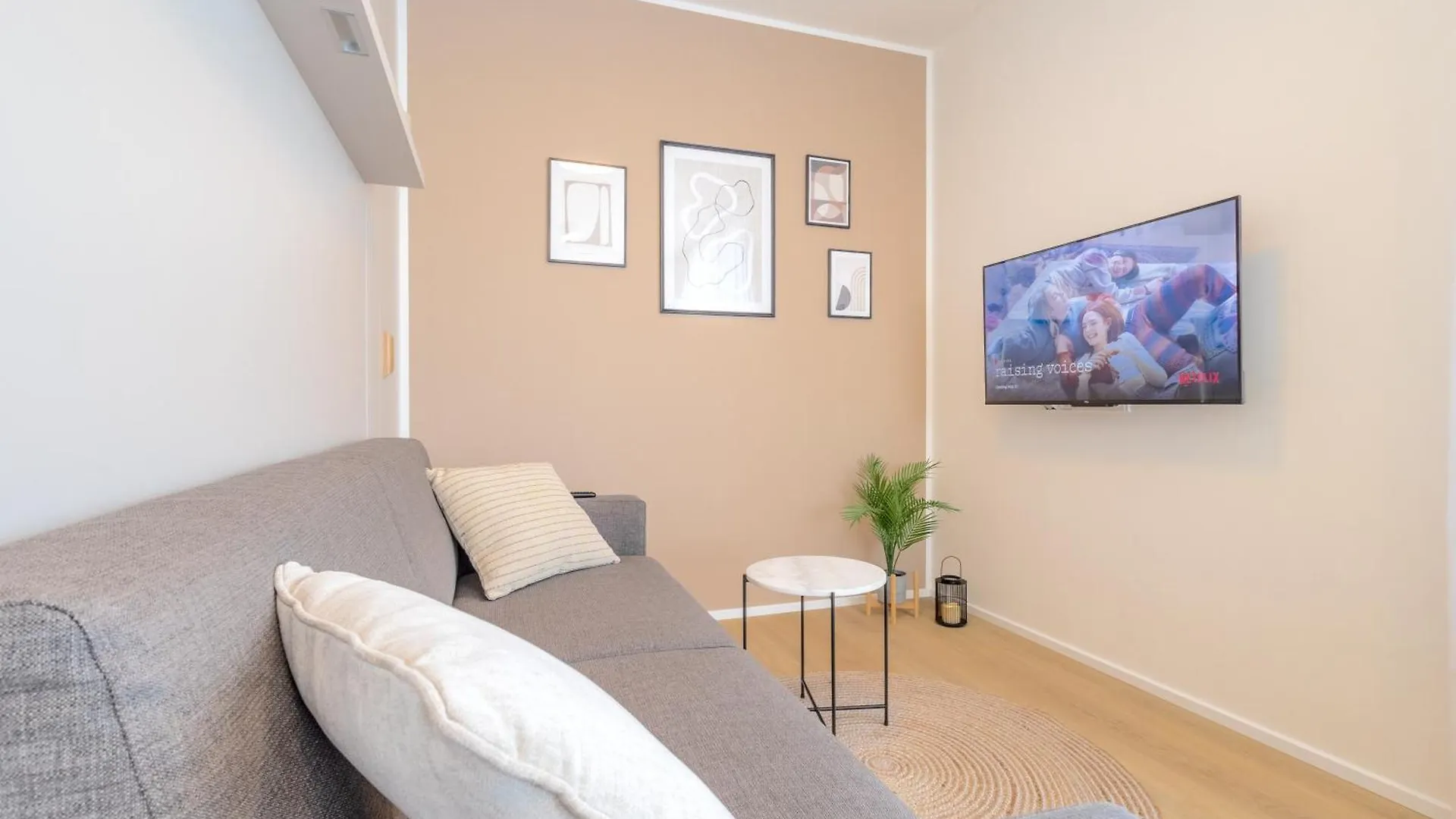 Apartament Bright 2Br - 8Th Floor, Balcony, Free Parking - By Gravity Praga 0*,  Czechy