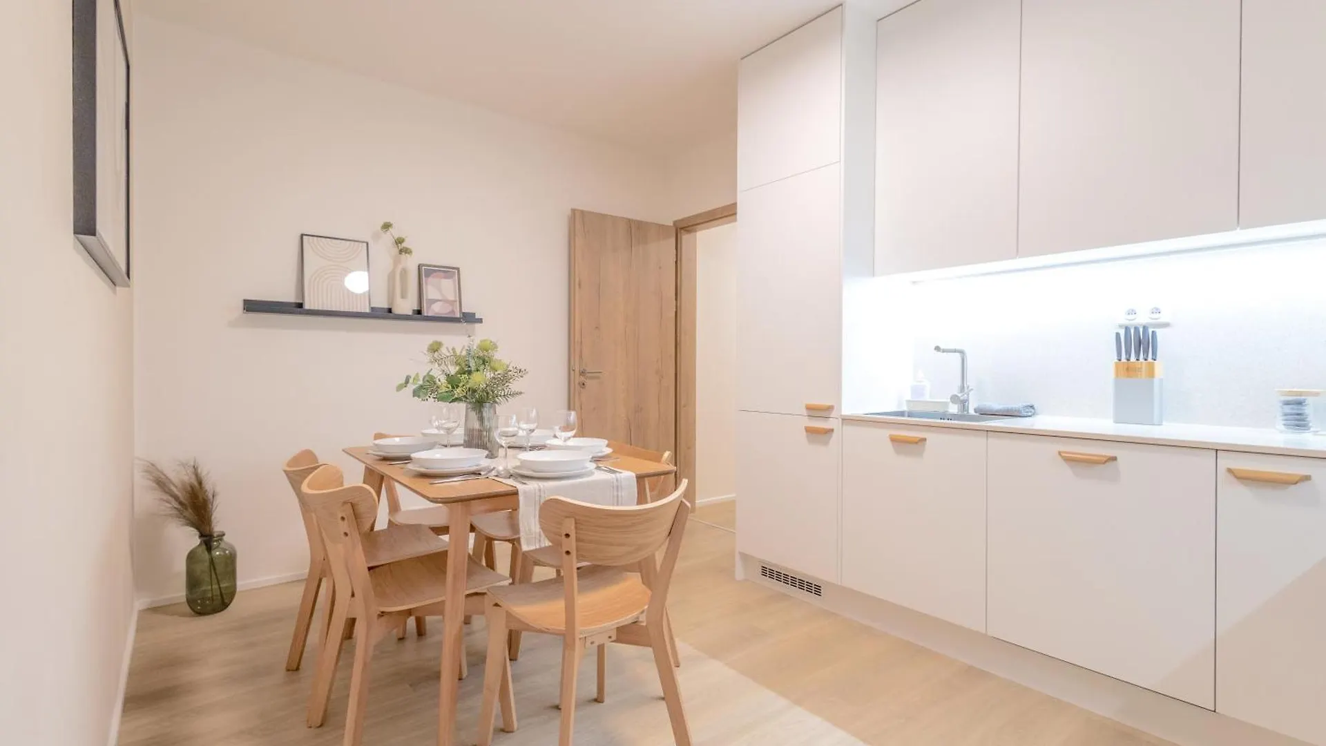 Apartament Bright 2Br - 8Th Floor, Balcony, Free Parking - By Gravity Praga 0*,