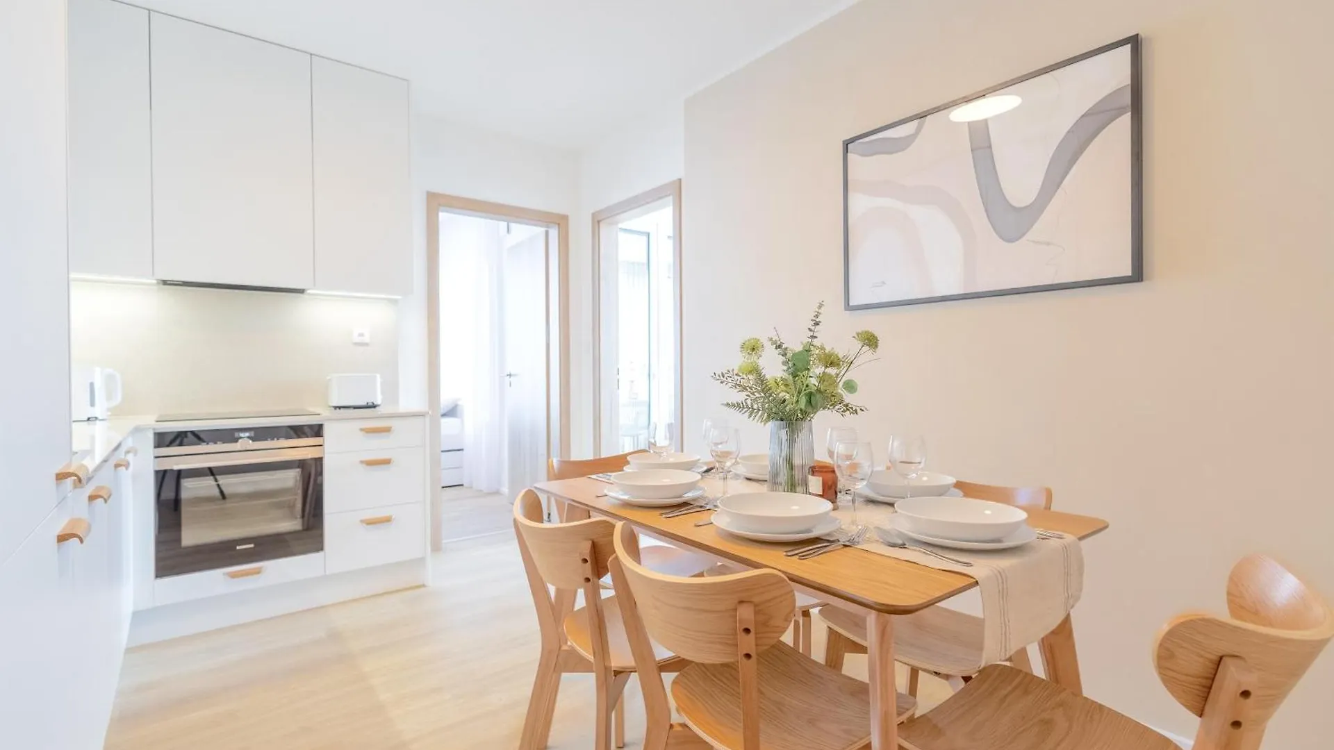 Apartament Bright 2Br - 8Th Floor, Balcony, Free Parking - By Gravity Praga Czechy
