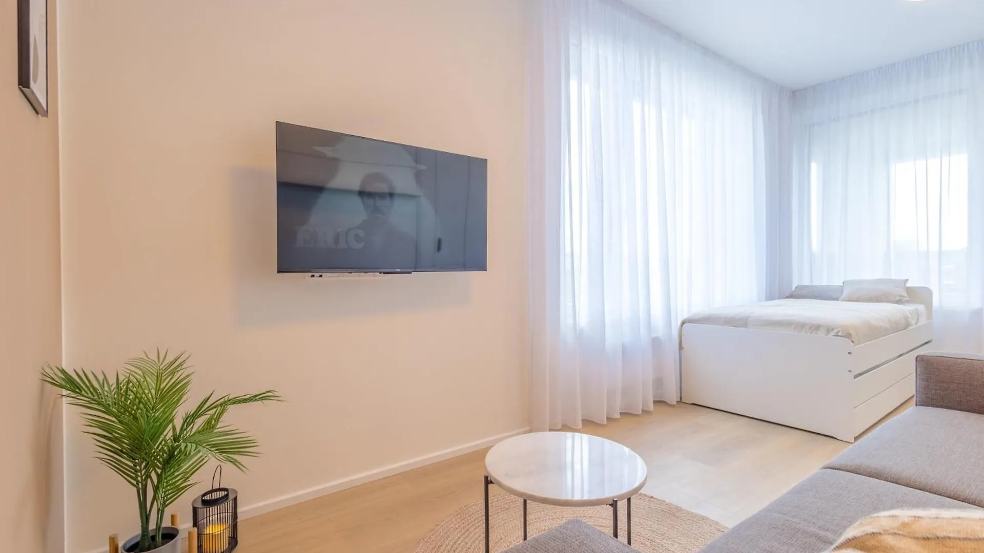 Apartament Bright 2Br - 8Th Floor, Balcony, Free Parking - By Gravity Praga 0*,