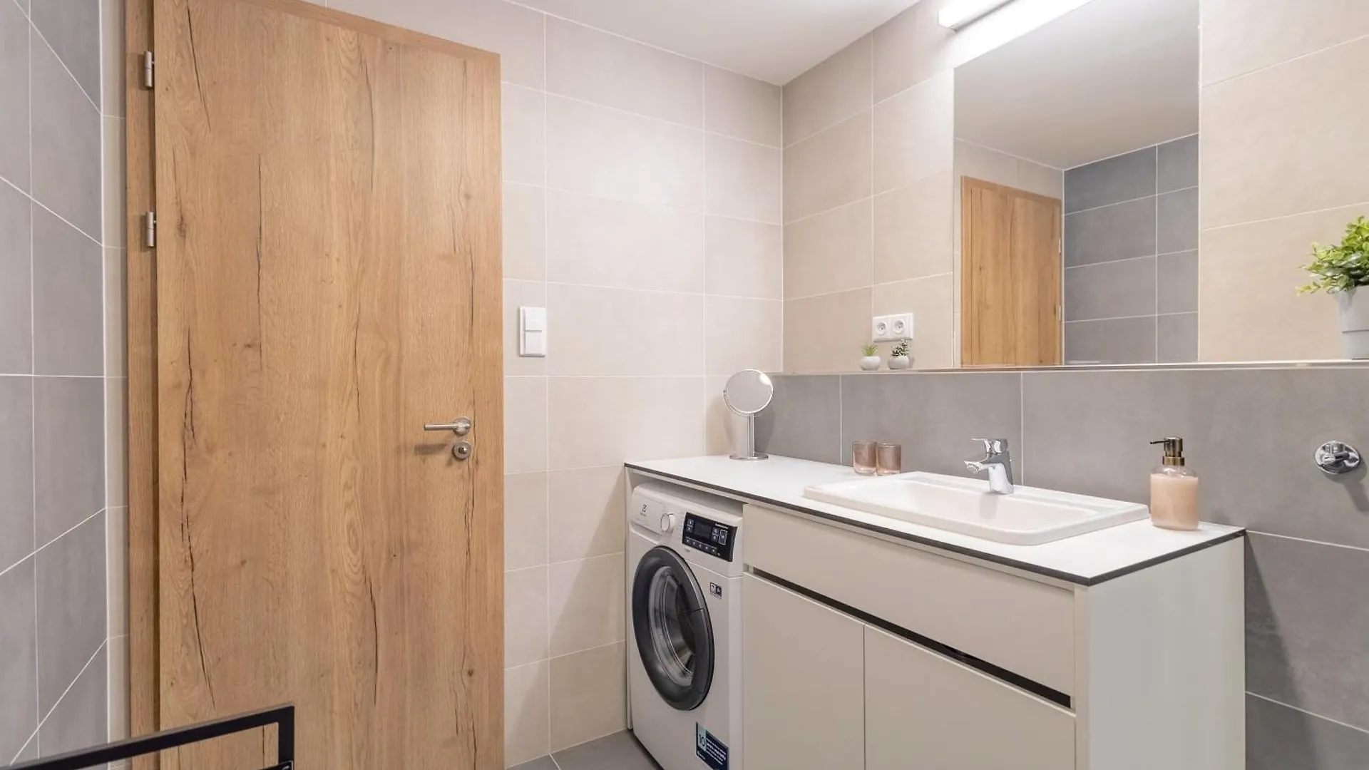 Appartement Bright 2Br - 8Th Floor, Balcony, Free Parking - By Gravity Prague République tchèque