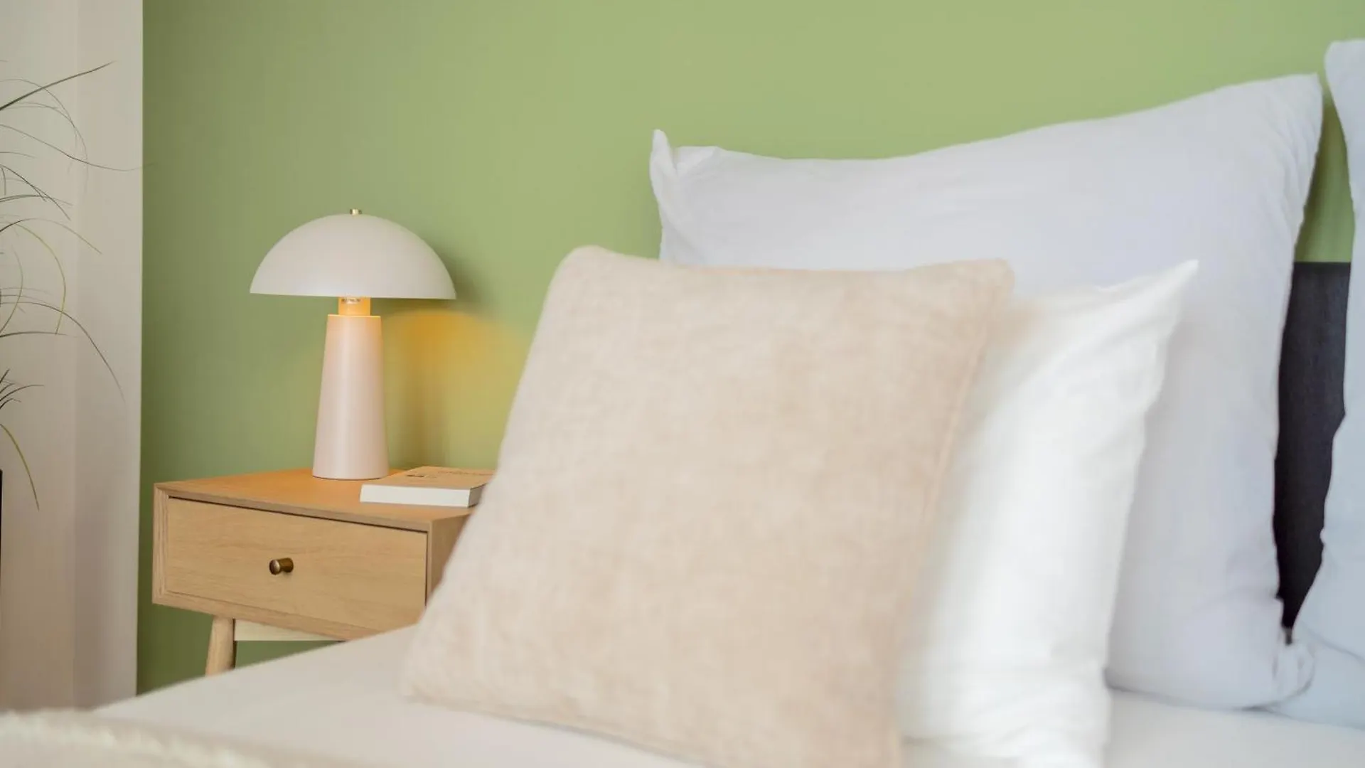 Apartament Bright 2Br - 8Th Floor, Balcony, Free Parking - By Gravity Praga Czechy